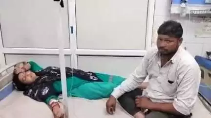 हाथरस: गांव नगला तुन्दला में एक महिला को सांप ने काटा, हालत बिगड़ने पर परिजन लेकर पहुंचे अस्पताल
