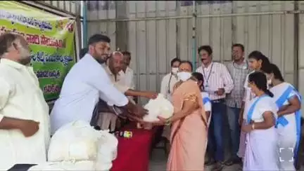 రెడ్డి సంక్షేమ సంఘం వారి సౌజన్యం తో టి. బి. రోగులకు పౌష్టికాహార కిట్లు పంపిణీ