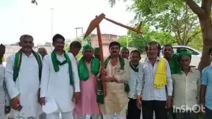 औरैया: ककोर मुख्यालय में भारतीय किसान यूनियन भानू के लोगों ने मुख्यमंत्री को संबोधित ज्ञापन एडीएम को सौंपा