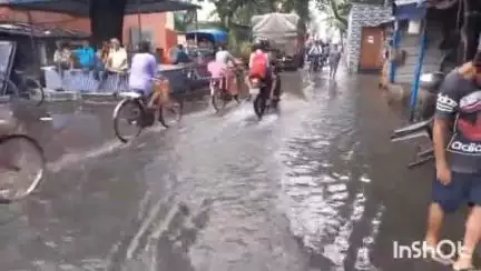 বালি-জগাছা: নিম্নচাপের রাখগোর বৃষ্টিতে জলমগ্ন বালি পৌরসভার বিস্তীর্ণ অঞ্চল সমস্যায় স্থানীয় বাসিন্দারা#jansamaya