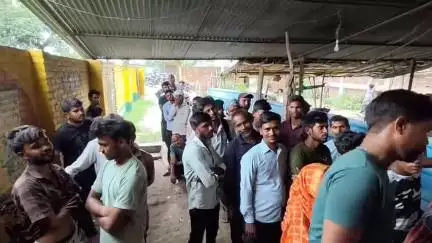 अमेठी: अमेठी में कृषक सेवा केंद्र पर पहुंची डीएपी खाद, किसानों को मिली राहत
