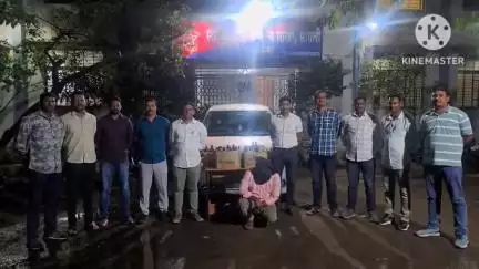 मिरज: सांगलीत गणेशनगर मध्ये विदेशी दारूचे अवैध वाहतूक करणार ताब्यात ; १० लाख २१ हजार ५८५ रुपयांचा मुद्देमाल जप्त