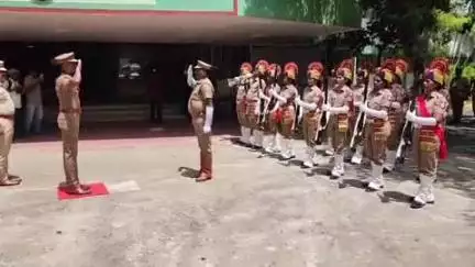 வேலூர்: சத்துவாச்சாரி எஸ்பி அலுவலகத்தில் வேலூர் மாவட்ட புதிய எஸ் பி ஆக மயில்வாகனன் ஐபிஎஸ் பொறுப்பேற்றுக்கொண்டார்