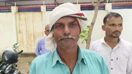 अकालगढ़ बेला भेला के रहने वाले पीड़ित ने दबंगों द्वारा मकान कब्जे के मामले में एसपी से न्याय की गुहार लगाई