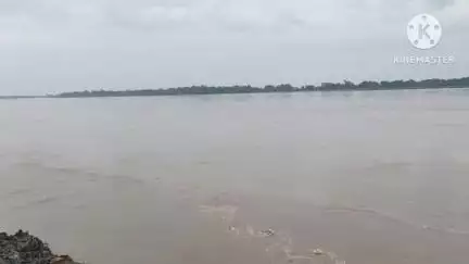 ঝাড়গ্রাম: মালিঞ্চা গ্ৰামে আস্ত খেলার মাঠ ভেসে গেছে সুবর্ণরেখা নদীতে, ১২০০ মিটার এলাকা জুড়ে ব্যাপক নদীর পাড় ভাঙ্গন
#jansamasya