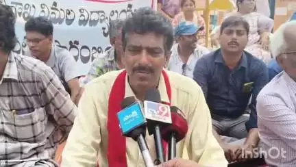 గాజువాక: ఉక్కునగరంలో విశాఖ విమల విద్యాలయం పాఠశాలను కొన ప్రారంభించాలని విద్యార్థులు తల్లిదండ్రులు పాఠశాల వద్ద నిరసన
