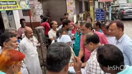 बेगूसराय: नगर आयुक्त ने शहर के वार्ड-31 और 35 में विशेष पुनरीक्षण कार्य का किया निरीक्षण, दिए निर्देश