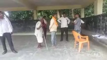 धौरहरा: चंद्रपुरा गांव के युवक ने शराब के नशे में जहरीले पदार्थ का सेवन किया, अस्पताल पहुंचने पर डॉक्टरों ने मृत घोषित किया