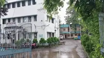 দেগঙ্গা: দেগঙ্গায় বাইকে মোবাইল রাখার হ্যাঙ্গার থেকে মোবাইল নিয়ে চম্পট দিল এক দুষ্কৃতী, থানায় অভিযোগ দায়ের