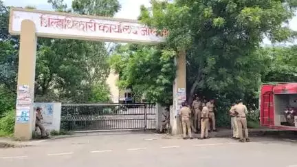 जालना: समृध्दी बाधित शेकर्‍यांच्या आंदोलनाचा प्रशासनाने घेतला धसका; कालपासून जिल्हाधिकारी कार्यालयाची इमारत पोलीसाच्या तब्यात