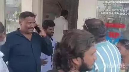 ಚಿಕ್ಕಮಗಳೂರು: ಬಾಟಲಿಗೆ ಪೆಟ್ರೋಲ್ ಹಾಕಿಸ್ಕೊಂಡ ಯುವಕನಿಗೆ ಕಾದಿತ್ತು ಬಿಗ್ ಶಾಕ್.! ನಗರದಲ್ಲಿ ಪೆಟ್ರೋಲ್ ಬಂಕ್ ಸಿಬ್ಬಂದಿ, ಮಾಲೀಕರಿಗೆ ತರಾಟೆ ತಗೊಂಡ ಸವಾರರು