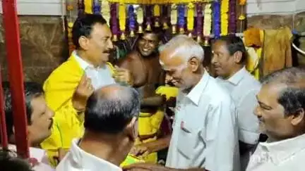 வாலாஜா: வாலாஜாபேட்டை திரௌபதி அம்மன் ஆலய 137 ஆம் ஆண்டு திருவிழா அதிமுக மாவட்ட செயலாளர் அன்னதானத்தினை தொடங்கி வைத்தார்