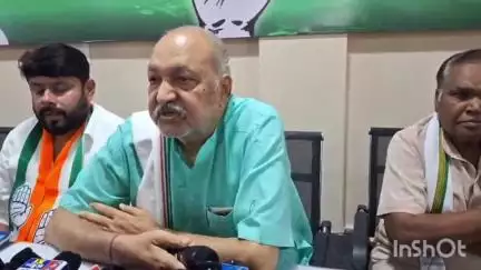 बेमेतरा: राजीव भवन में पूर्व कृषि मंत्री रविंद्र चौबे का बयान, कहा- खाद की कालाबाजारी को प्रदेश सरकार का संरक्षण