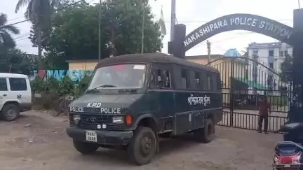 নাকাশিপাড়া: নাগাদী বাজারে দু'জনে গালিগালাজ অশান্তি করায়   পূলিশ তাদের গ্রেফতার করে আদালতে পাঠালো