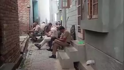 थानेसर: गांव किरमच में व्यक्ति की मौत से उपजा विवाद थमा नहीं, दोनों पक्ष आमने-सामने, गांव में तनाव