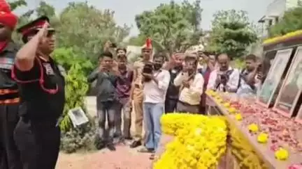 बाड़मेर: 6वीं राजपुताना राइफल के स्थापना दिवस के उपलक्ष्य में पुलिस लाइन में आयोजित हुआ 'गार्ड ऑफ़ ऑनर' कार्यक्रम