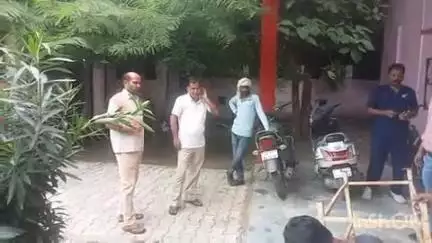 धौरहरा: मल्ल बेहड़ की विवाहिता ने अज्ञात कारणों से जहरीले पदार्थ का सेवन किया, हुई मौत, परिजनों में मचा कोहराम
