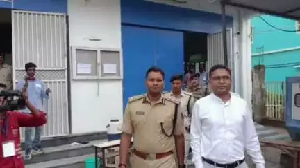 छपरा: सिपाही भर्ती परीक्षा: डीएम और वरीय एसपी ने जिले के विभिन्न परीक्षा केंद्रों का किया निरीक्षण
