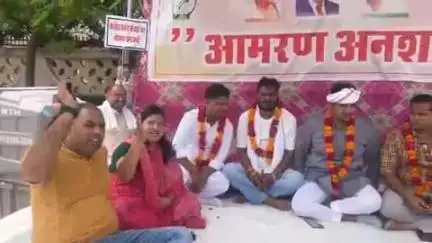लाडपुरा: कोटा दक्षिण निगम के कांग्रेस समर्थित पार्षदों ने अपनी मांगों को लेकर धरना जारी, आमरण अनशन पर बैठे पार्षद