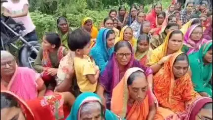 बसमत: बाभुळगाव परिसरातील बाधित शेतकऱ्यांनी शक्तिपीठ महामार्गाला तीव्र विरोध करत आंदोलन करत उपविभागीय अधिकारी यांना निवेदन