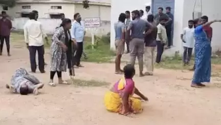 పెద్దపల్లి జిల్లా సుగ్లాంపల్లిలో భార్యాభర్తల గొడవ పరిష్కారానికి పెట్టిన పంచాయితీలో కత్తులతో ఇరువర్గాల ఘర్షణ, ఇద్దరు మృతి