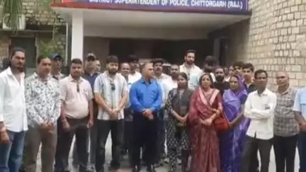 चित्तौड़गढ़: जिम संचालक जय किशन की मौत के मामले में कानूनी कार्रवाई की मांग को लेकर कलेक्ट्रेट पर दिया ज्ञापन