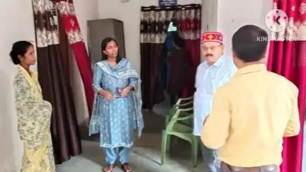 खूंटी: उपायुक्त ने किया अंचल कार्यालय का औचक निरीक्षण