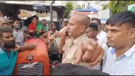 सीकर: सिल्वर जुबली रोड पर कचरा उठाने को लेकर हुआ विवाद, ऑटो टिपर चालक ने निजी अस्पताल संचालक पर मारपीट का लगाया आरोप