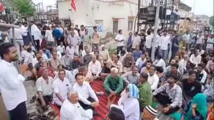 सीकर: विद्युत विभाग कार्यालय के बाहर माकपा ने स्मार्ट मीटर को लेकर किया प्रदर्शन, जताया विरोध