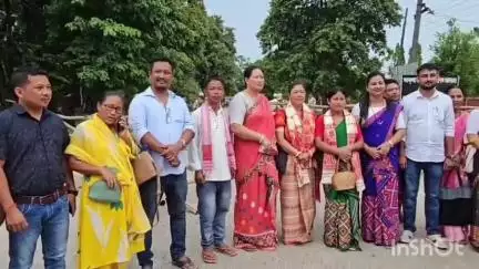 ধেমাজি: কটকটীয়া নিৰাপত্তা বেষ্টনীৰ মাজত জোনাই সম জিলা কাৰ্যালয়ত ডিমৌ গাঁও পঞ্চায়তৰ সভাপতি ও সমিতি গঠন