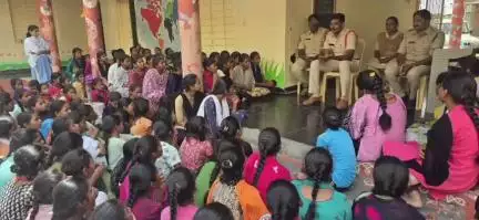 కర్నూలు: మహిళల భద్రతకు శక్తి యాప్,వాట్సప్ సేవల పై అవగాహన: కర్నూలు జిల్లా ఎస్పీ విక్రాంత్ పాటిల్