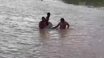 बड़वाह: बड़वाह के नर्मदा घाट पर नहाते समय गहरे पानी में डूबने से शव यात्रा में शामिल होने आए व्यक्ति की मौत