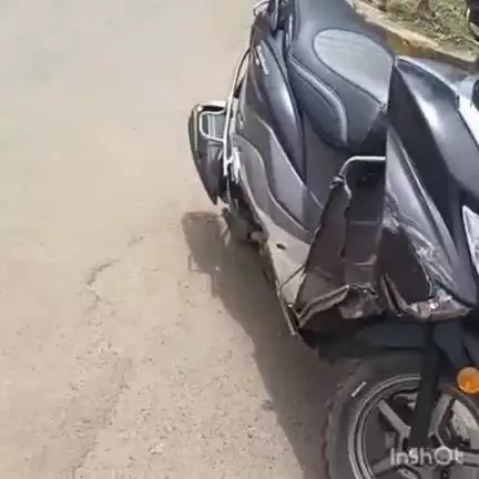 આણંદ શહેર: શહેરના ગણેશ ચોકડીએ ફોરવીલ ગાડી અને ટુ વ્હીલર વચ્ચે અકસ્માત સર્જાયો