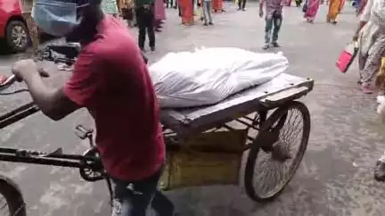 বহরমপুর: রেজিনগরে ছোট চর্চা গাড়ির ধাক্কায় মৃত্যু ১ বাইক চালকের ময়না তদন্ত হচ্ছে বহরমপুর মর্গে