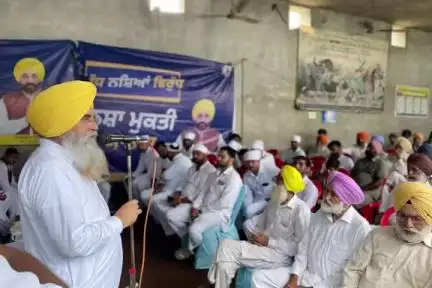 ਮਲੋਟ: ਕੈਬਨਿਟ ਮੰਤਰੀ ਖੁੱਡੀਆਂ ਨੇ ਲੰਬੀ ਦੇ ਪਿੰਡਾਂ ਵਿੱਚ ਨਸ਼ਾ ਮੁਕਤੀ ਯਾਤਰਾ ਤਹਿਤ ਡਿਫੈਂਸ ਕਮੇਟੀਆਂ ਨਾਲ ਕੀਤੀਆ ਮੀਟਿੰਗਾਂ