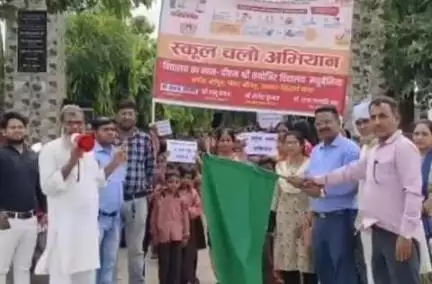नौगढ़: विशेष नामांकन पखवाड़ा के संबंध में PM श्री कंपोजिट विद्यालय मधुबेनिया द्वारा निकाली गई जागरूकता रैली