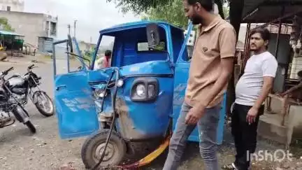 प्रतापगढ़: कचोटिया के पास डीजल टैंकर ने टेंपो को मारी टक्कर, चालक हुआ गंभीर घायल