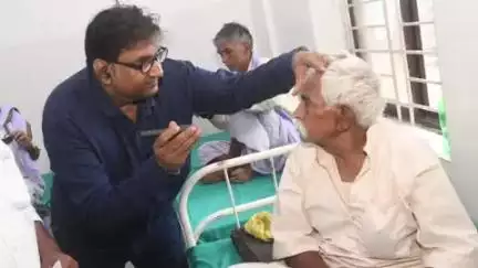 कोडरमा: जिला प्रशासन कोडरमा और इंपैक्ट इंडिया फाउंडेशन ने 35 मोतियाबिंद रोगियों का सफल ऑपरेशन किया