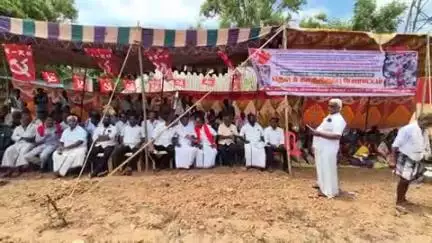 பண்ருட்டி: முதலமைச்சர் அறிவித்த காலனி பூங்காவை வேறு இடத்திற்கு மாற்ற கோரி விவசாயிகள் கொடுக்கன்பாளையத்தில் காத்திருப்பு போராட்டம்