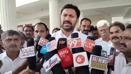 పులివెందుల: పులివెందుల రైతులపై కూటమి ప్రభుత్వం కక్ష కట్టిందని పట్టణంలో ఎంపీ వైఎస్ అవినాష్ రెడ్డి విమర్శ