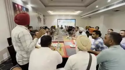 ਧੂਰੀ: ਧੂਰੀ ਵਿਖੇ ਪੀਬੀ 01 ਗਰੁੱਪ ਟੈਕਸੀ ਡਰਾਈਵਰਾਂ ਵੱਲੋਂ ਮੀਟਿੰਗ ਕਰ ਅਹਿਮ ਮਤਾ ਕੀਤਾ ਪਾਸ