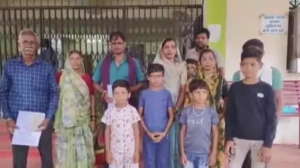 कवर्धा: भरेवापूरन में किसान अपनी जमीन पाने के लिए प्रशासन से लगा रहे गुहार, न्याय न मिलने पर आत्मदाह की दी चेतावनी