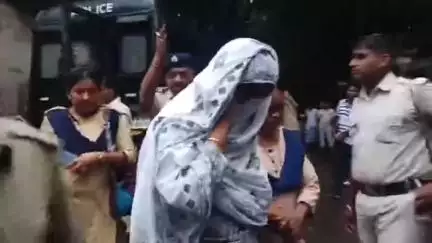 ইংরেজবাজার: বাটখাড়া দিয়ে শাশুড়িকে খুনের অভিযোগে বৌমাকে দোষী সাব্যস্ত করে যাবজ্জীবন কারাদণ্ডের রায় দিল মালদা জেলা আদালত