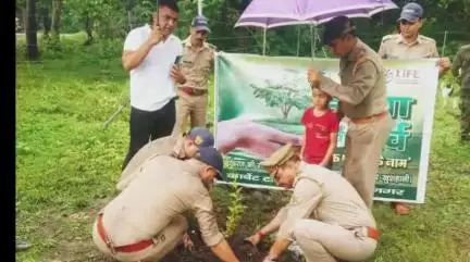 रामनगर: कार्बेट टाइगर रिजर्व के मुख्यालय परिसर, ढेला, बिजरानी और झिरना रेंज में हरेला पर्व पर पौधों का रोपण किया गया