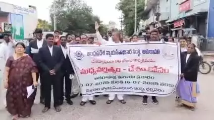 మధ్యవర్తిత్వం-దేశం కోసం, ఇకనుండి కోర్టులే మధ్యవర్తిత్వం చేసి న్యాయం చేస్తాయి.. ధర్మవరంలో న్యాయవాదుల ర్యాలీ.