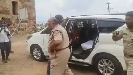 జమ్మలమడుగు: జమ్మలమడుగు : గండికోటలో  బాలిక హత్య  జరిగిన ప్రదేశాన్ని పరిశీలించిన డీఐజీ ప్రవీణ్