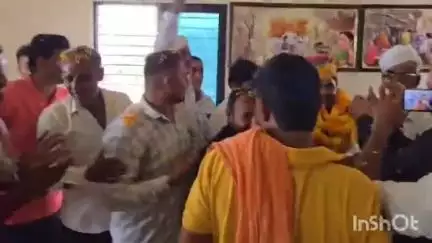 થરાદ: ઘેસડા ગ્રામ પંચાયત ખાતે ડેપ્યુટી સરપંચની ચૂંટણી, બિનહરીફ વરણી કરાઈ