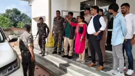 कांके: कांके विधायक ने कांके प्राथमिक स्वास्थ्य केंद्र में बन रहे नए भवन का निरीक्षण किया