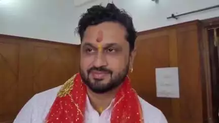 स्वारघाट: पंजाबी गायक और अभिनेता रोशन प्रिंस ने श्री नैना देवी माता के किए दर्शन, जल्द रिलीज करेंगे माता नैना देवी और ज्वाला जी