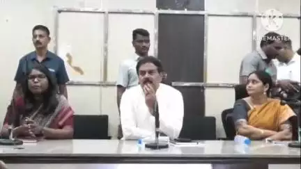 P4 కార్యక్రమం పై సమీక్ష సమావేశంలో అటవీశాఖ అధికారులపై ఆగ్రహం వ్యక్తం చేసిన పౌరసరఫరాల శాఖ మంత్రి నాదెండ్ల మనోహర్